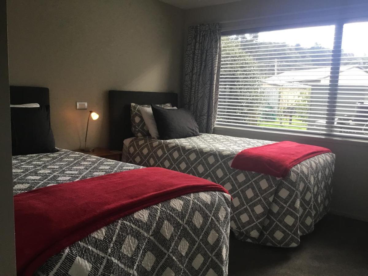 Bay Breeze Accommodation Cooks Beach Екстер'єр фото