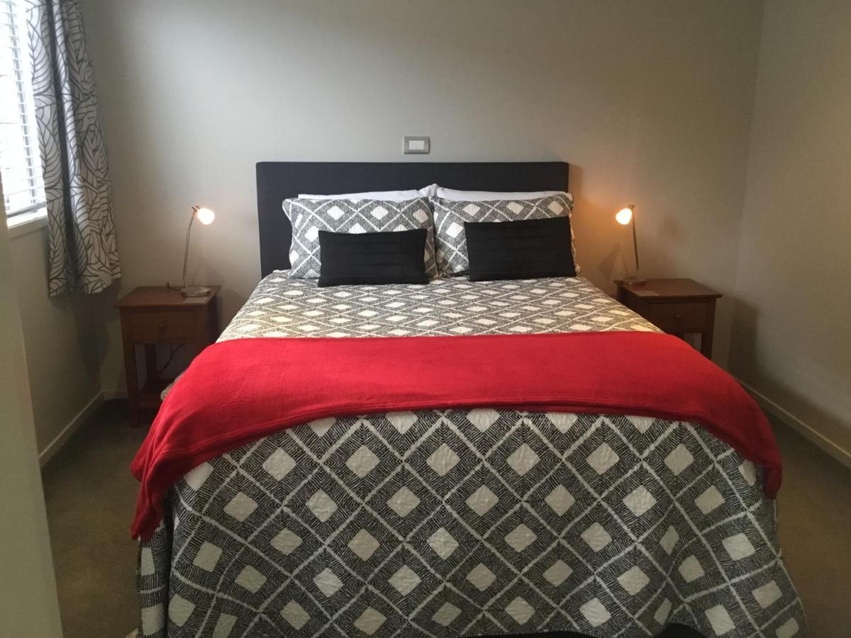 Bay Breeze Accommodation Cooks Beach Екстер'єр фото