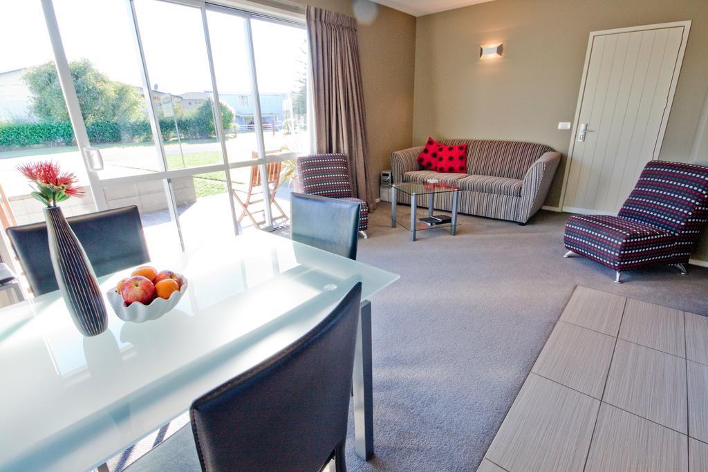 Bay Breeze Accommodation Cooks Beach Екстер'єр фото