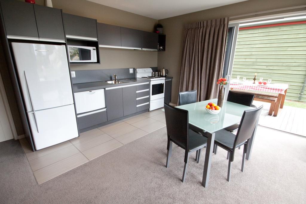 Bay Breeze Accommodation Cooks Beach Екстер'єр фото
