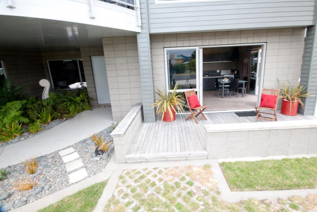 Bay Breeze Accommodation Cooks Beach Екстер'єр фото