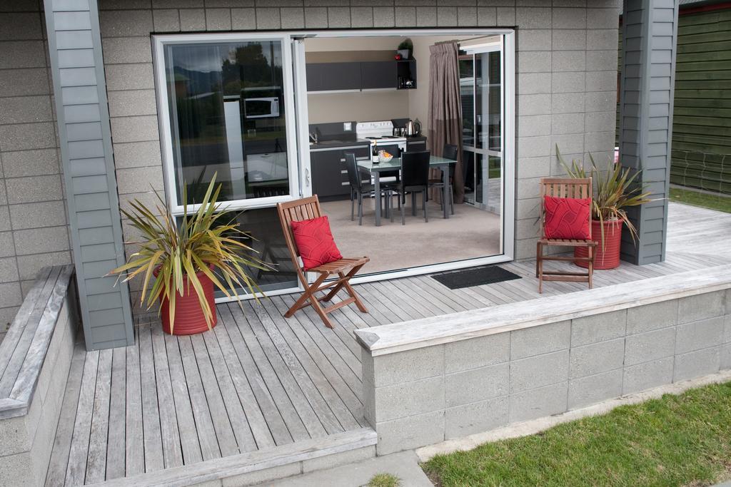 Bay Breeze Accommodation Cooks Beach Екстер'єр фото